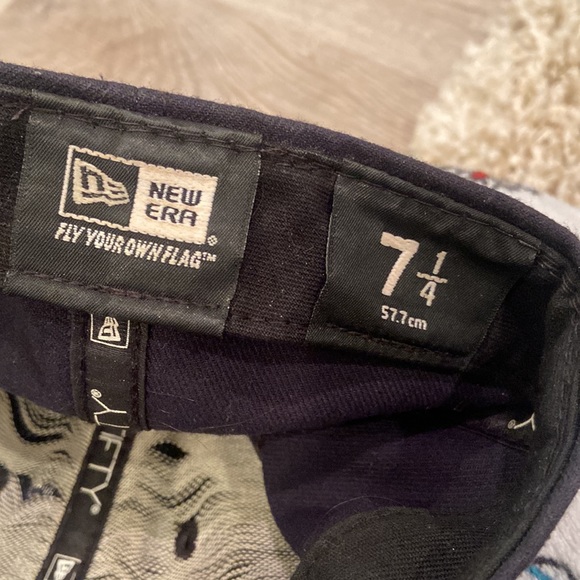 New Era 59Fifty Official On-Field Boston Red Sox Cap - Picture 5 of 6